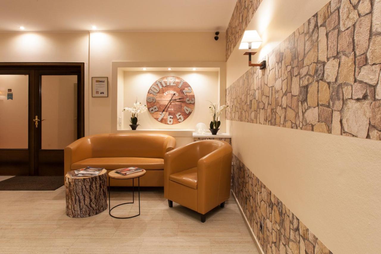 Hotel Angerland Garni ราทิงเงน ภายนอก รูปภาพ