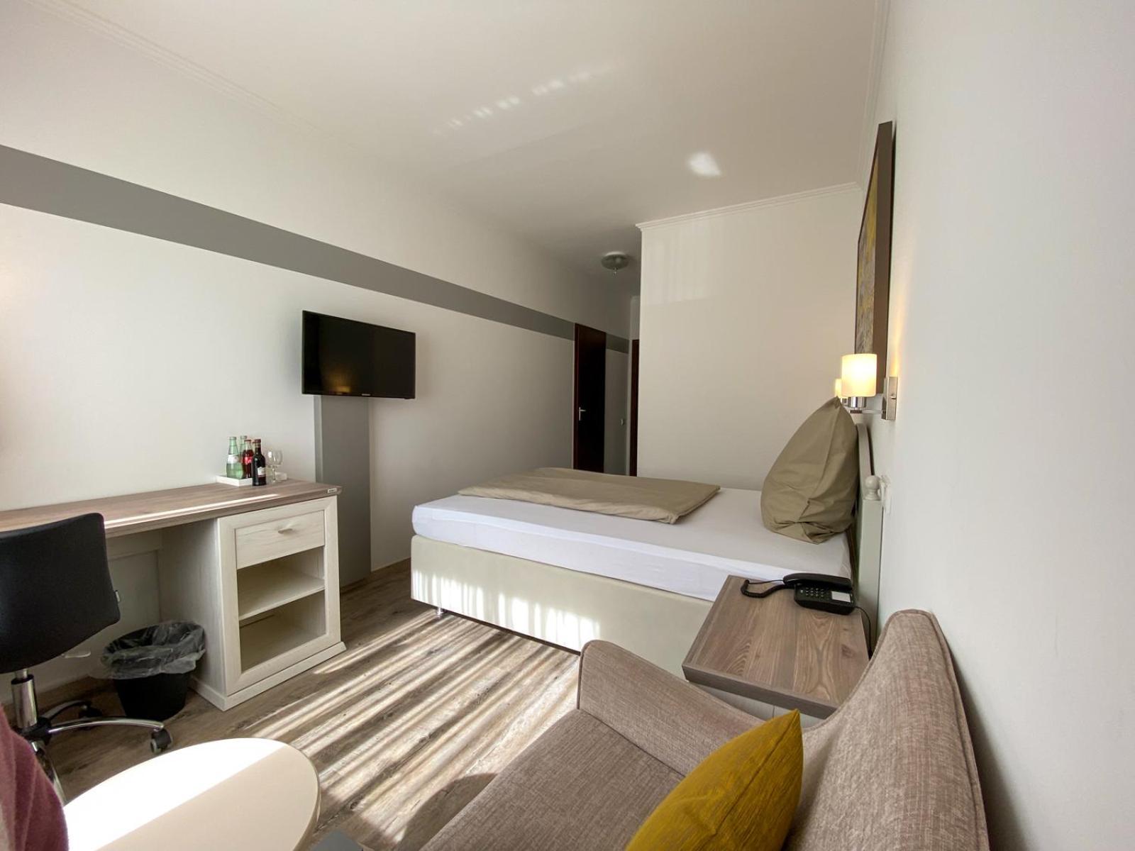 Hotel Angerland Garni ราทิงเงน ภายนอก รูปภาพ